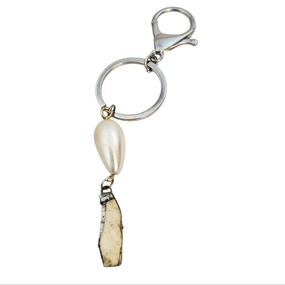 Upcycled Blue Willow China & Pearl Teardrop Keychain Handmade - Picture 3 of 3